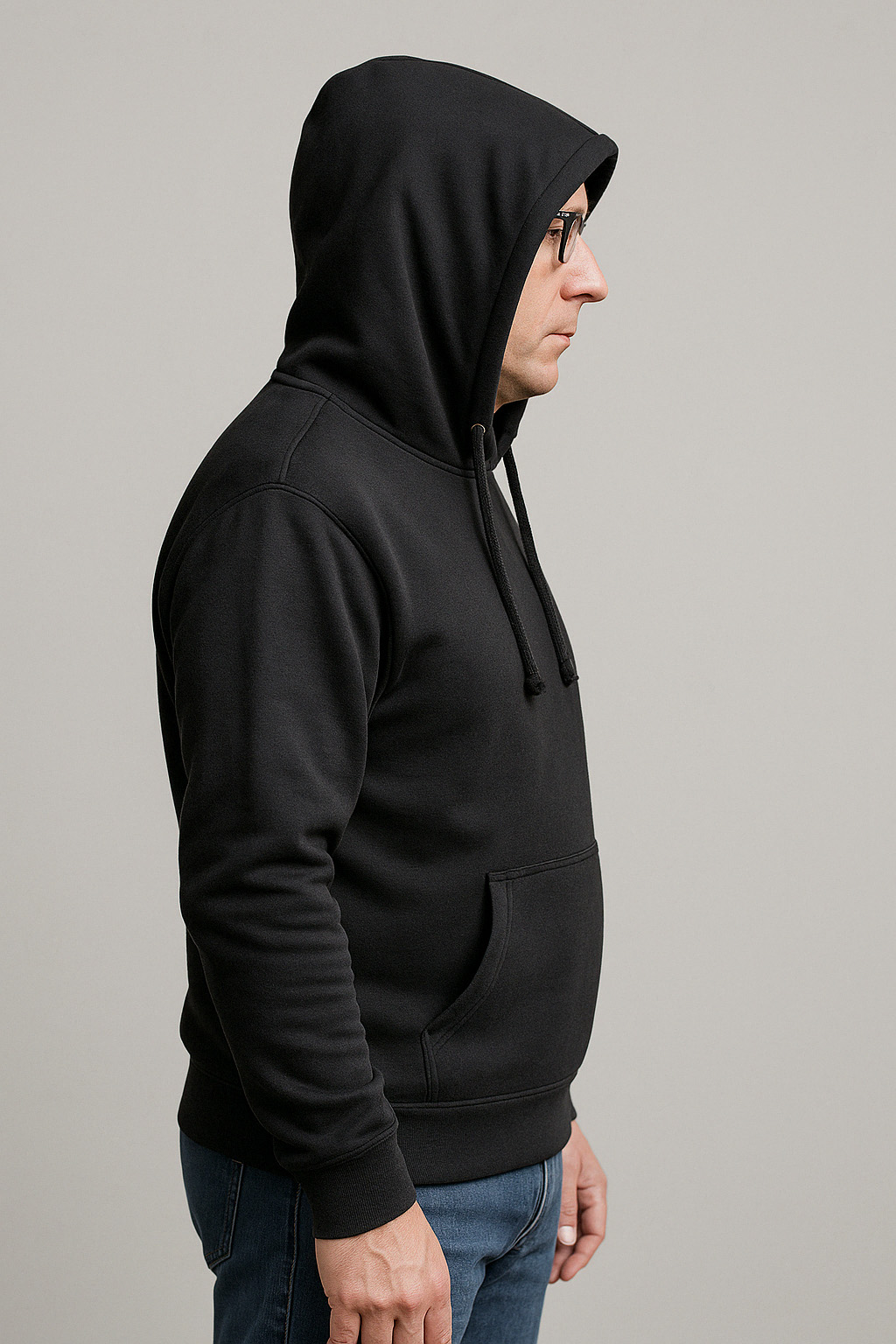 Czarna bluza reklamowa męska kangurka z kapturem bez nadruku