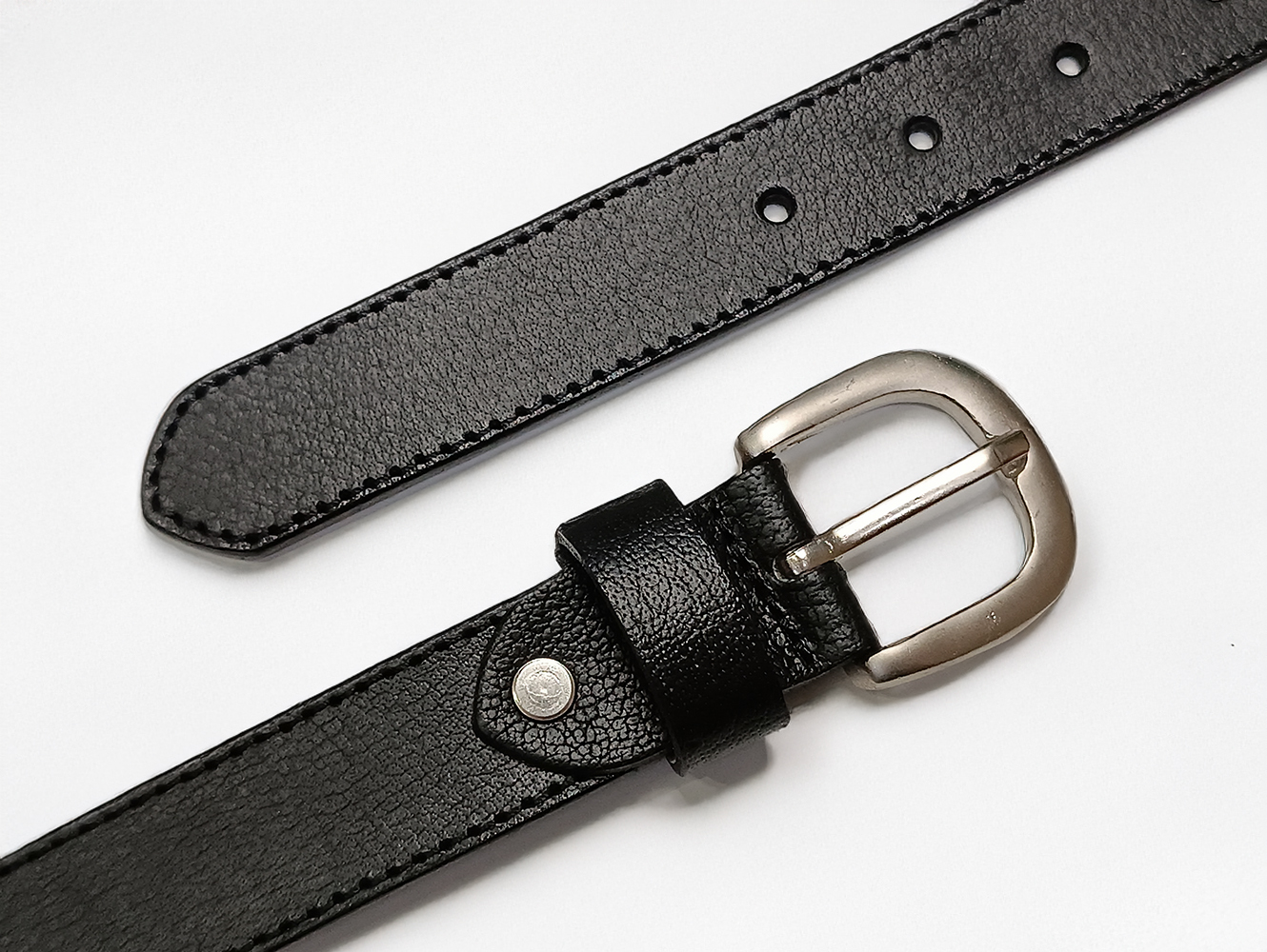 Czarny pasek do garnituru